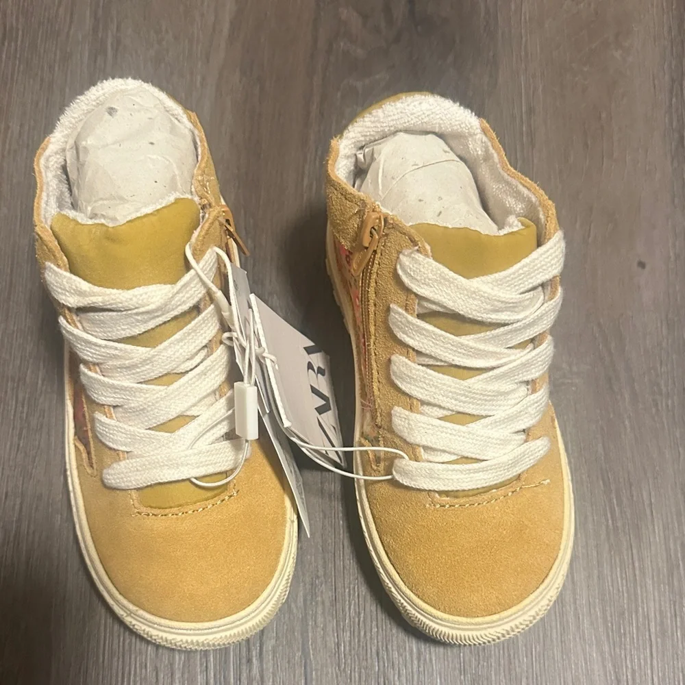 Zara Kids Mustard Floral High-Top Sneakers - Picture 2 of 5
